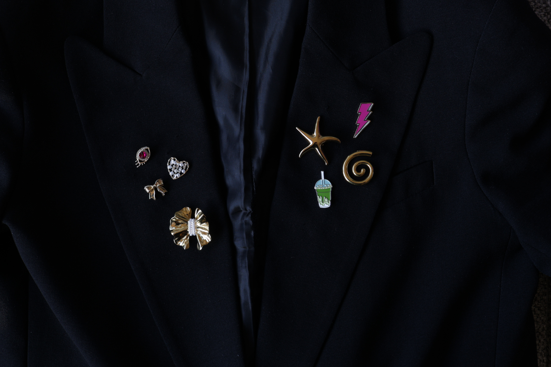 How do you style a basic jacket with accessories like brooches and pins?