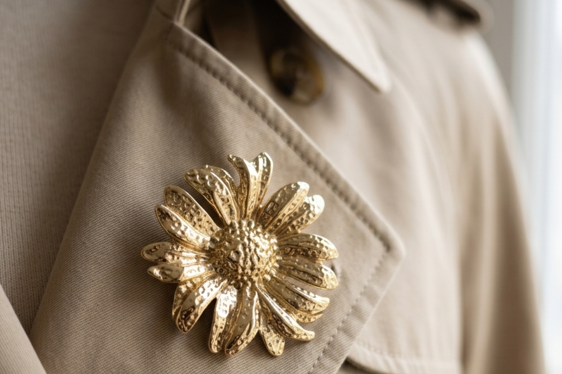 Which brooch suits your coat? The ultimate guide to the perfect match
