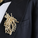10009_brooch_pin_gold_streamers_on_blazer