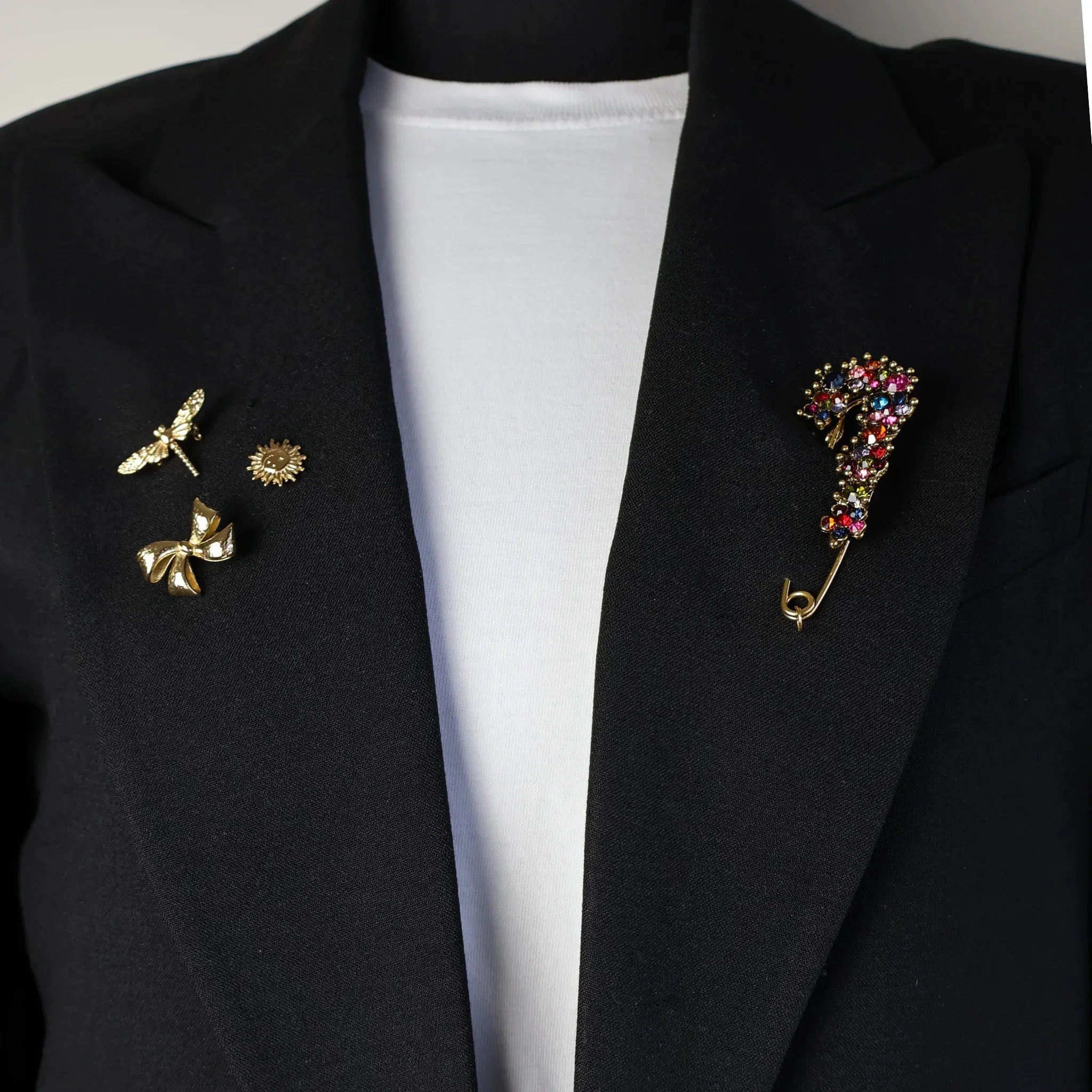 Pin's doré mini soleil