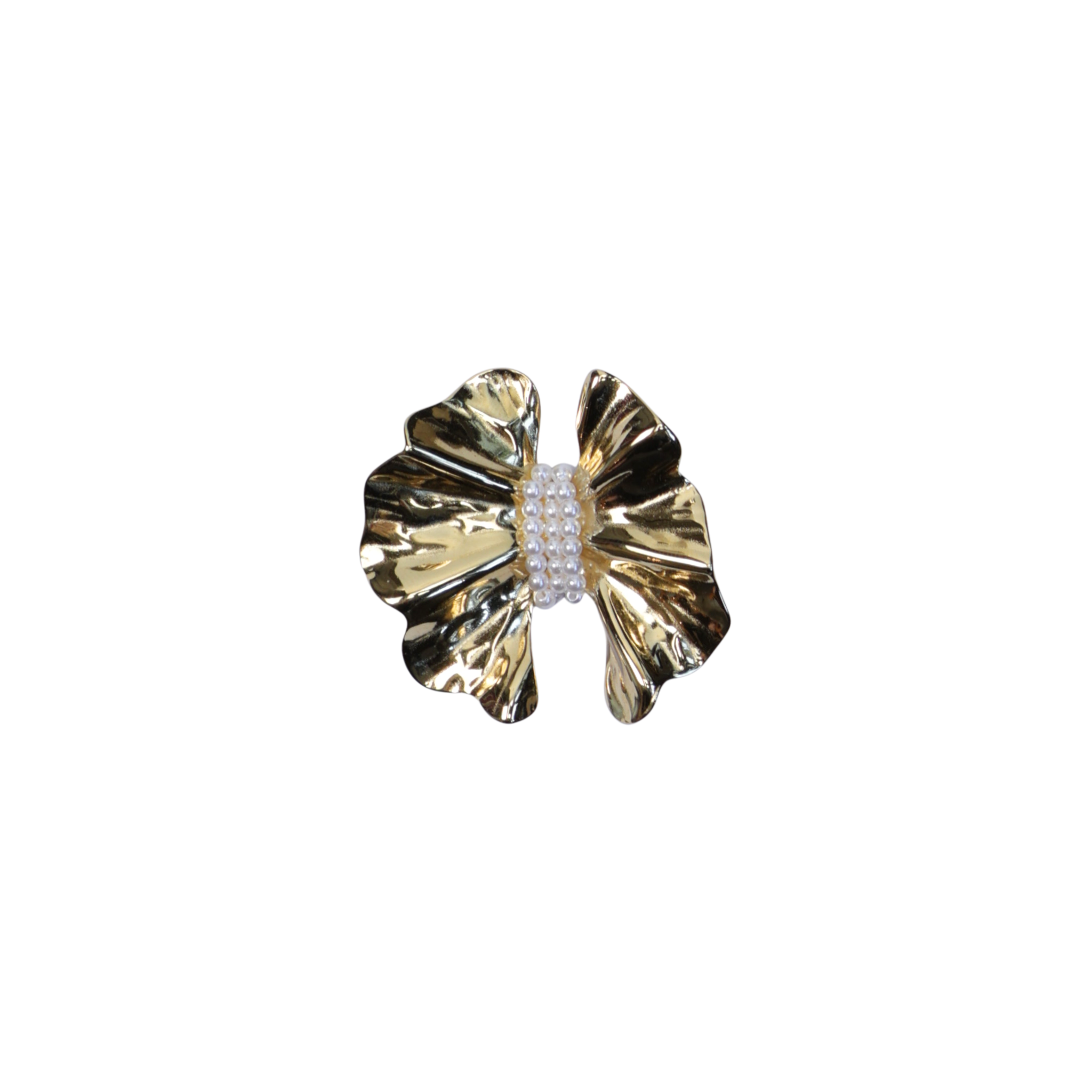Broche en feuille d'or ornée de perles