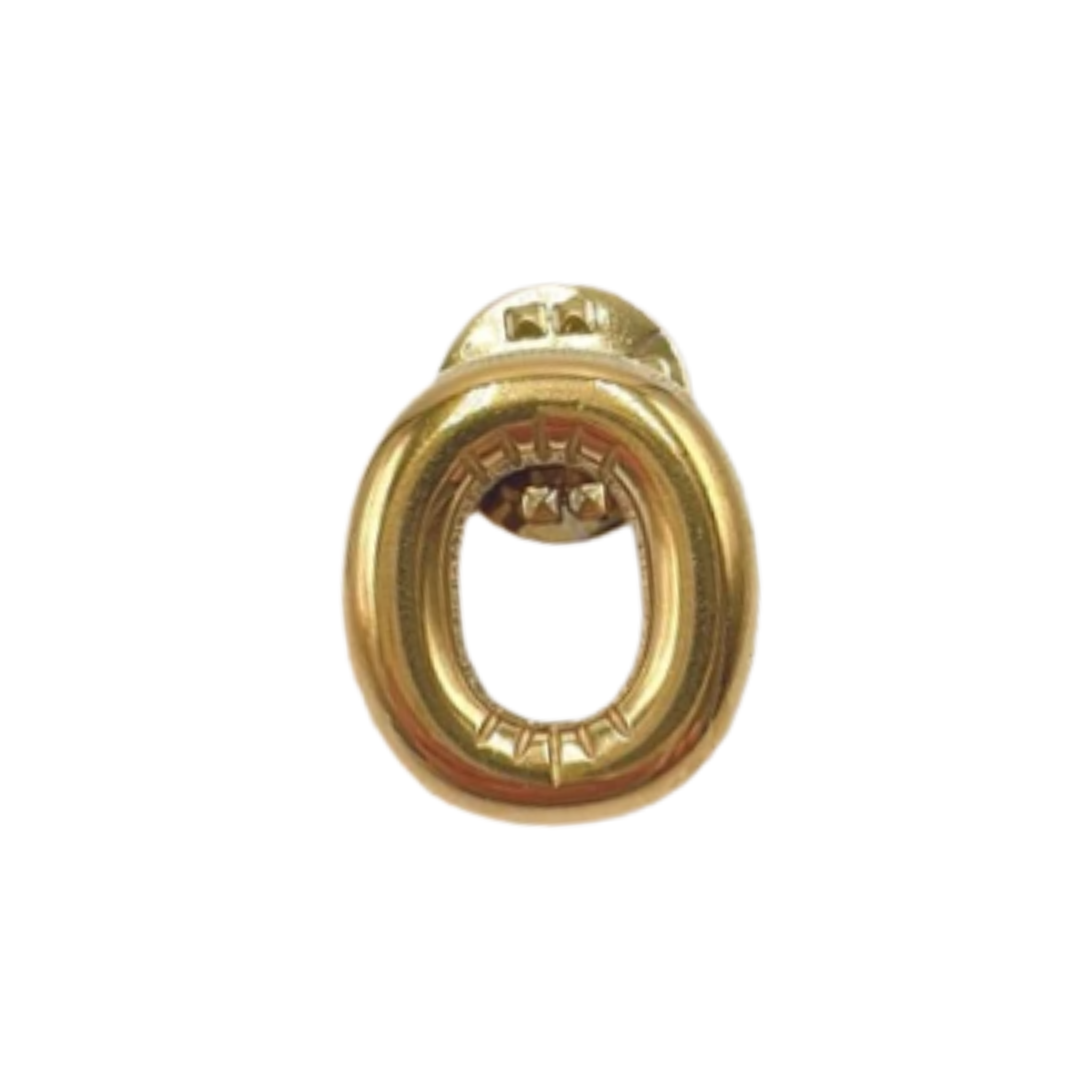 Anstecknadel mit goldenem Buchstaben O