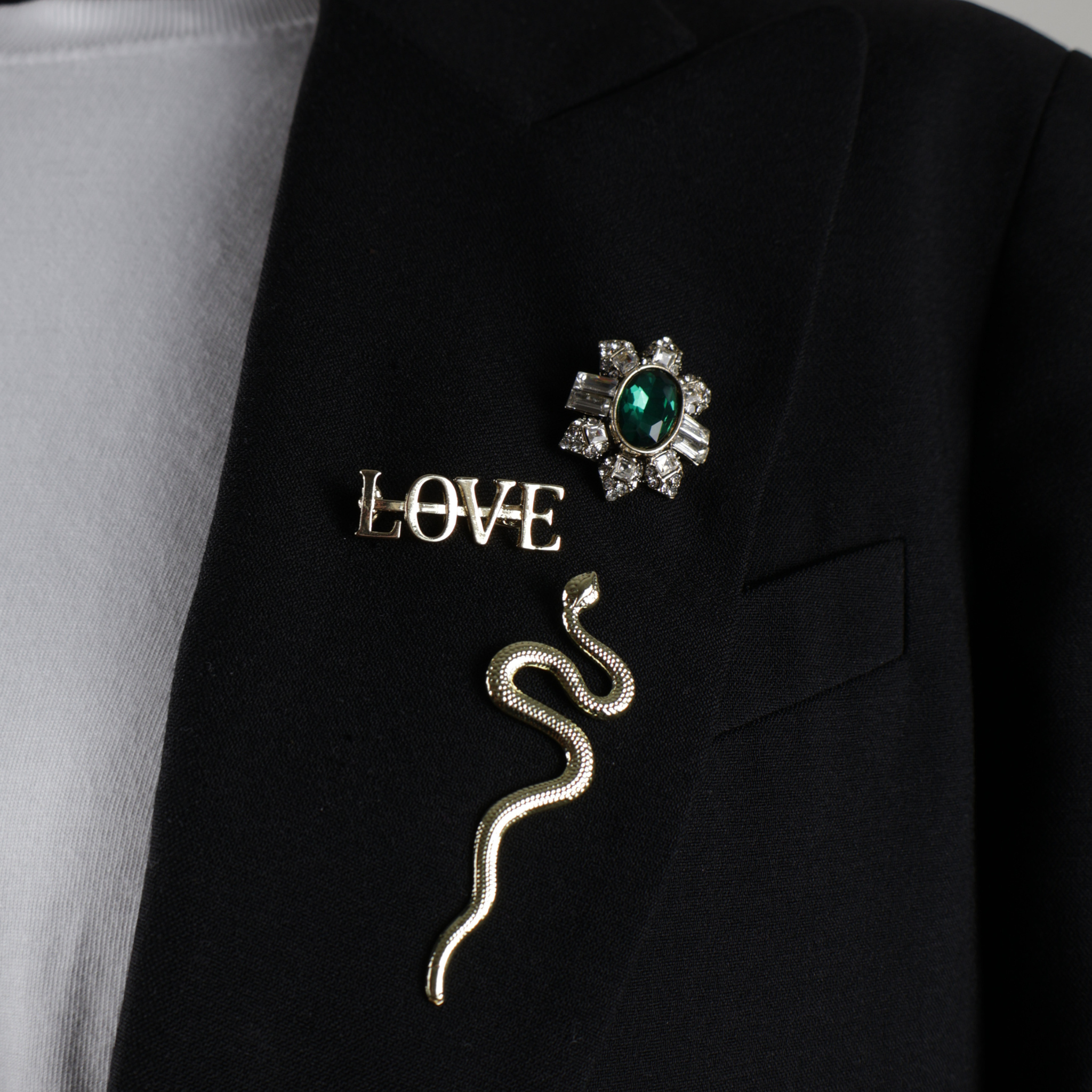 Goldene Schlangen Anstecknadel